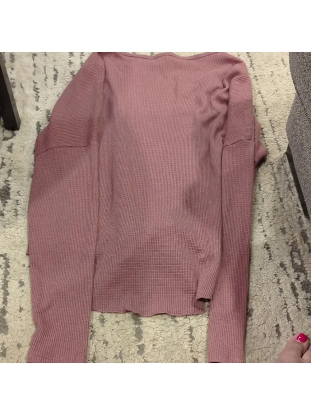 Aritzia Babaton vneck front tie button up long sleeve waffle top dusty rose